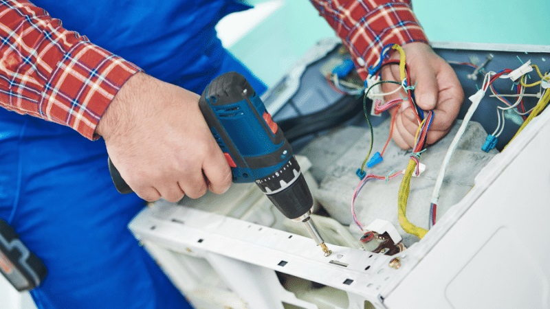 Kadıköy Ariston Ariston çamaşır makinesi kart tamiri – Su almama arızası orijinal parça ile giderildi. - Teknik servis örneği